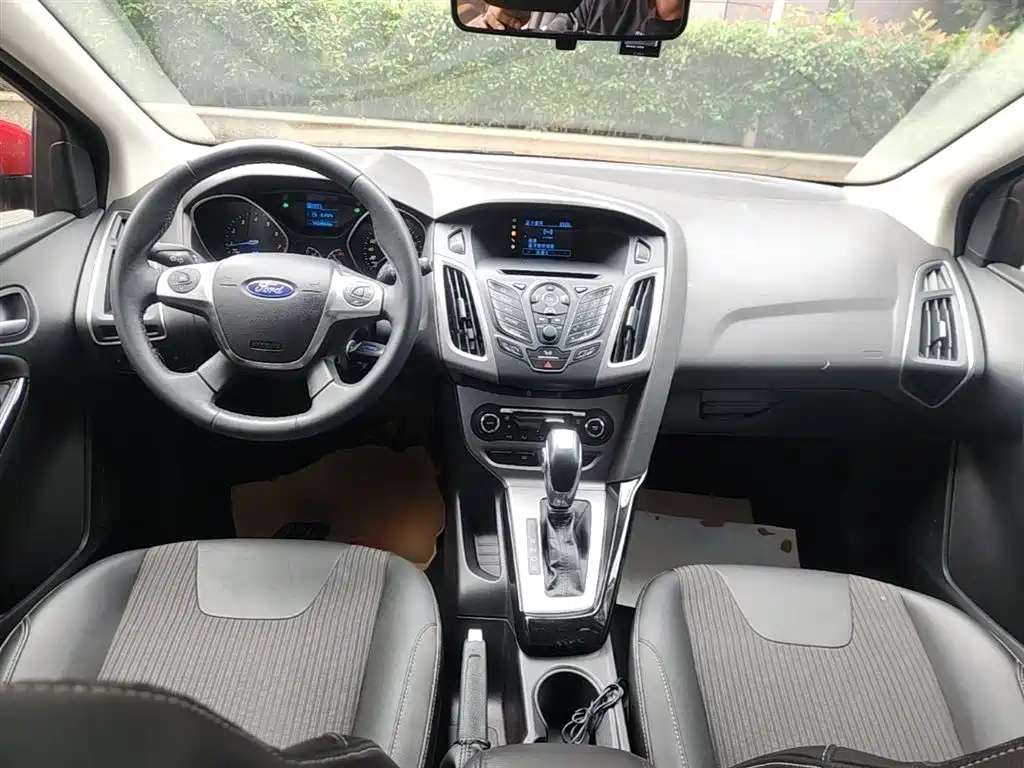 Ford Focus 2015 — фото 10