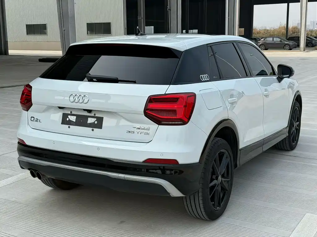 Audi Q2L 2019 — фото 6
