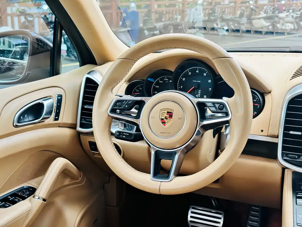 Porsche Cayenne 2017 — фото 28