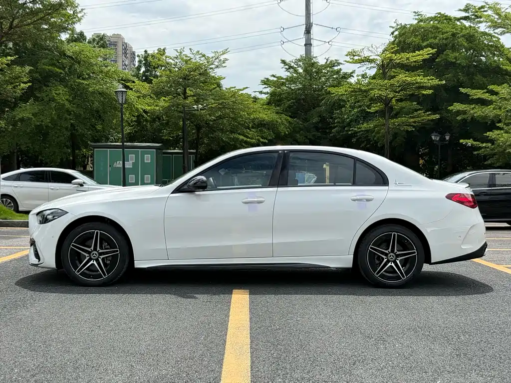 Mercedes-Benz C-Class 2024