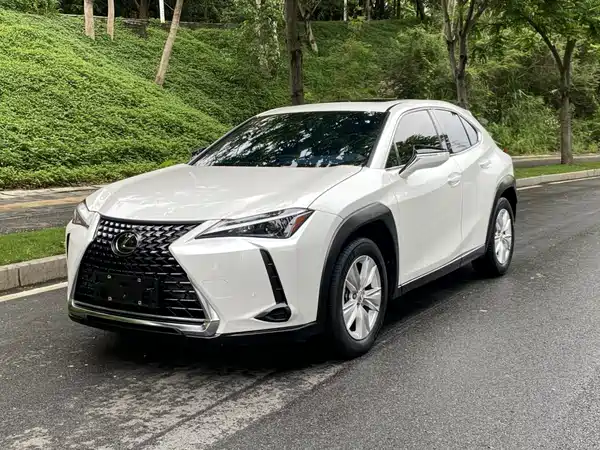 Lexus UX 2024