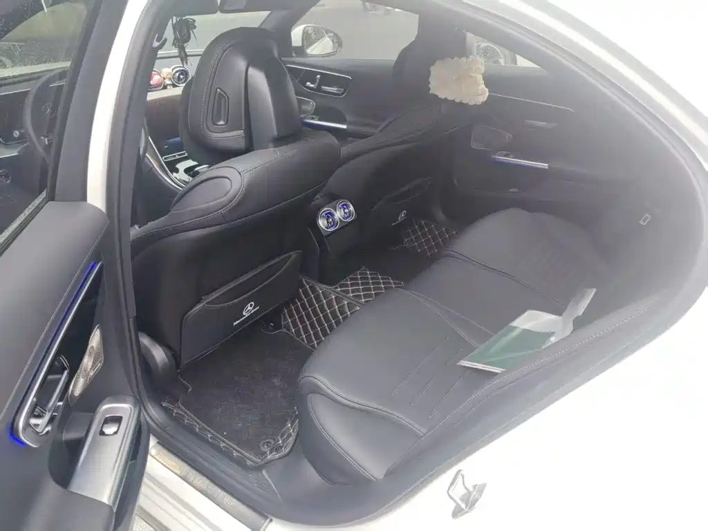 Mercedes-Benz C-Class 2024