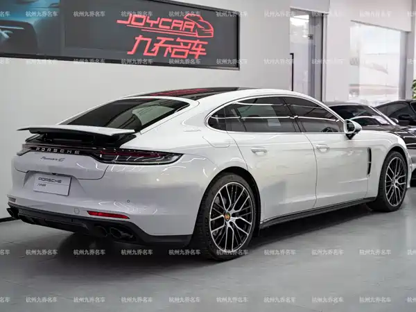 Porsche Panamera 2023