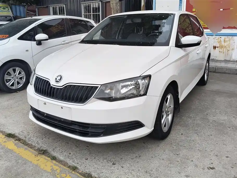 Skoda Fabia 2018 — фото 1
