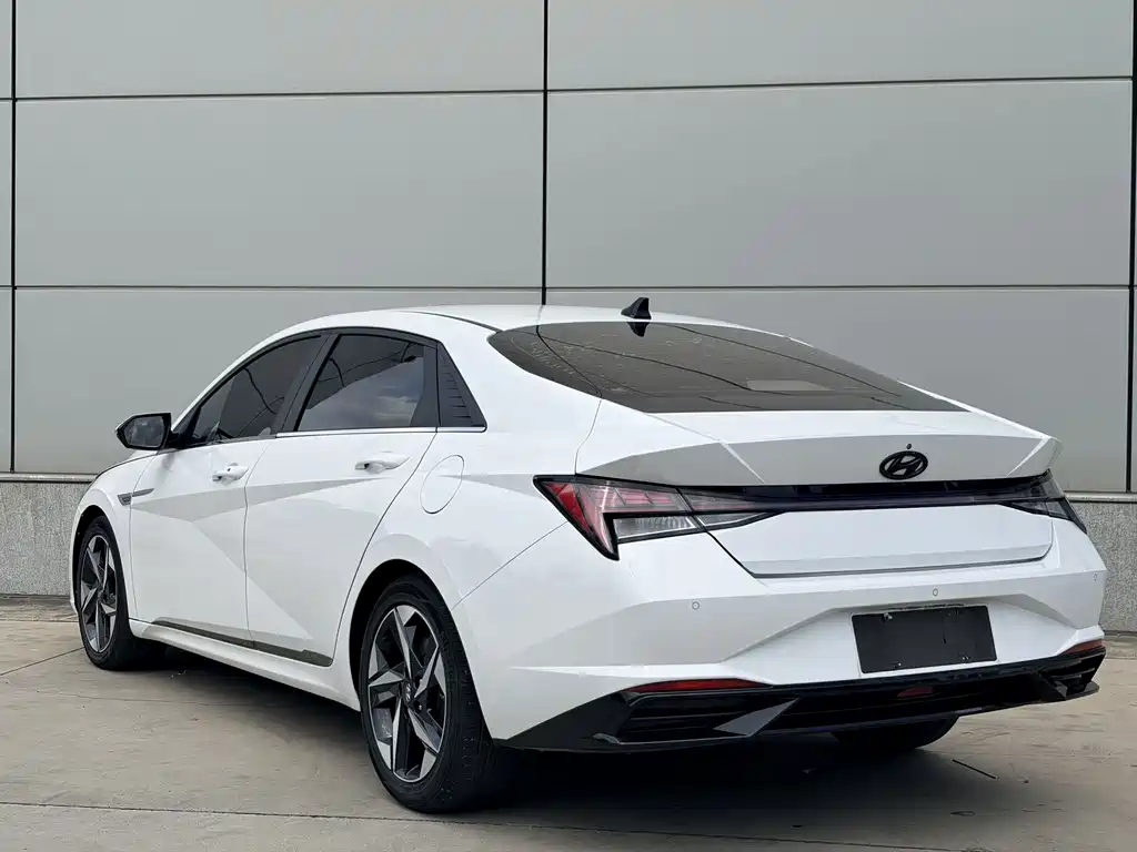 Hyundai Elantra 2022
