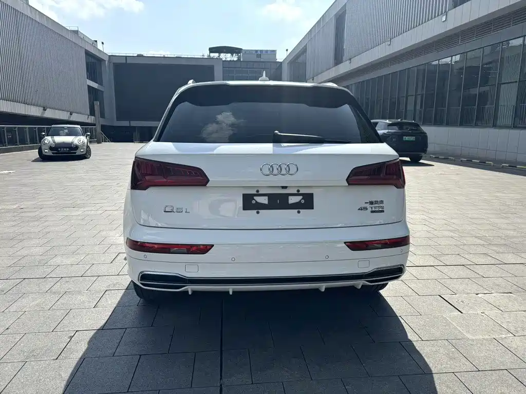 Audi Q5L 2019 — фото 14