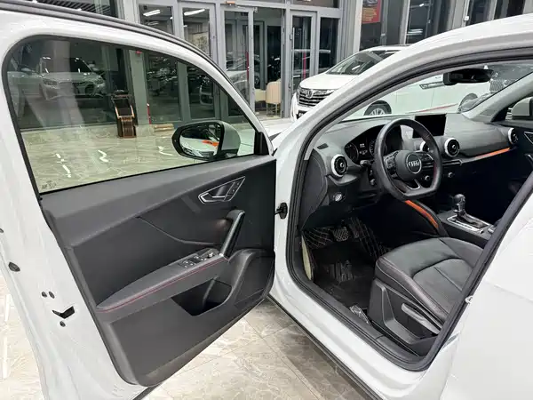 Audi Q2L 2023