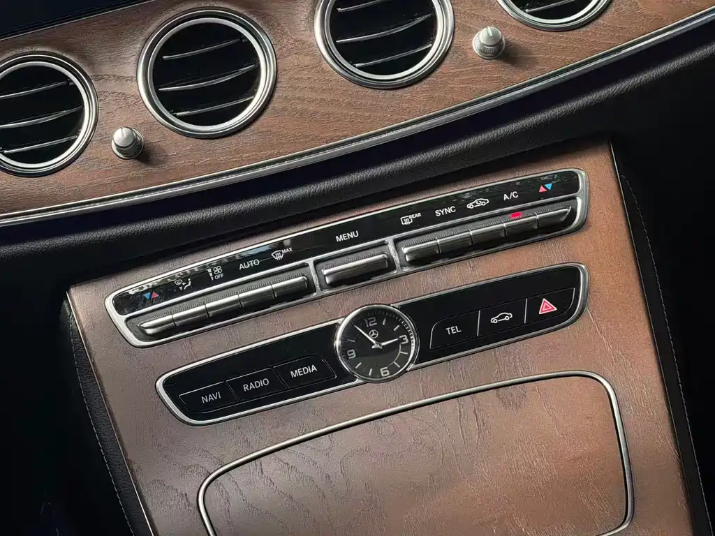 Mercedes-Benz E-Class 2020 — фото 11