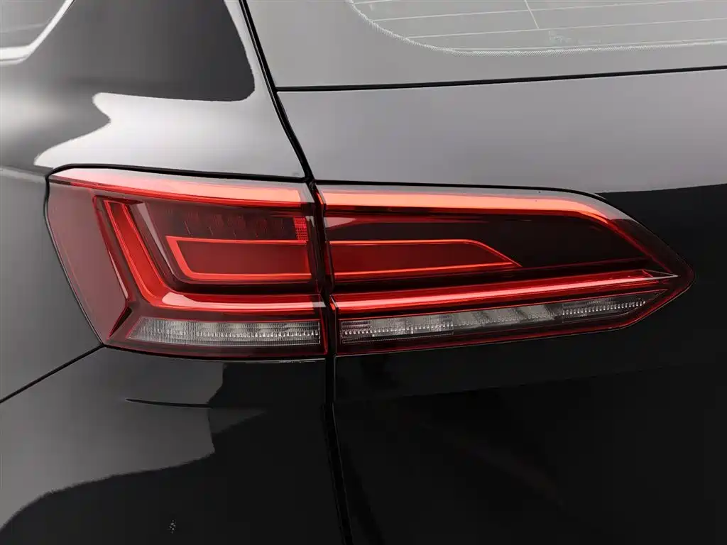 Volkswagen Touareg 2019 — фото 7
