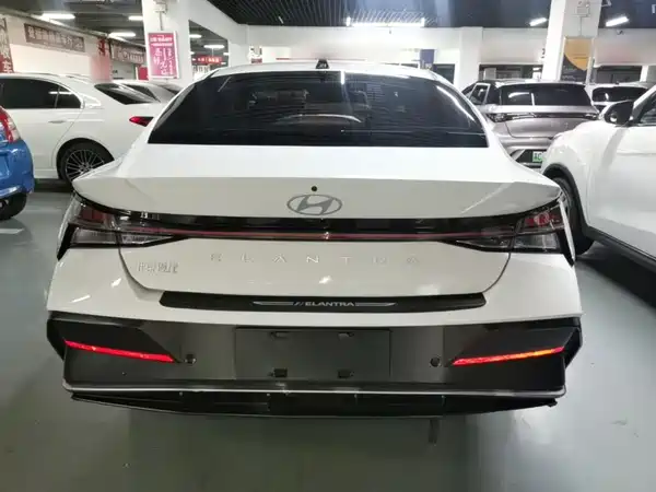 Hyundai Elantra 2024