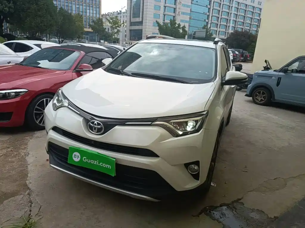 Toyota RAV4 2019 — фото 2