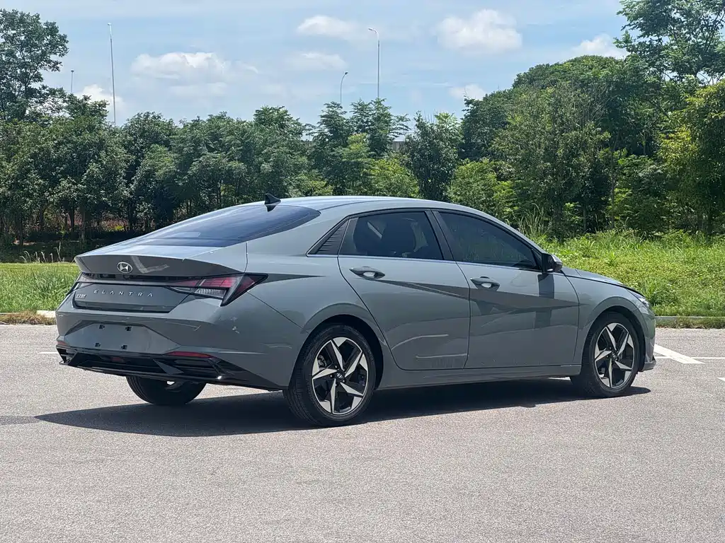 Hyundai Elantra 2023