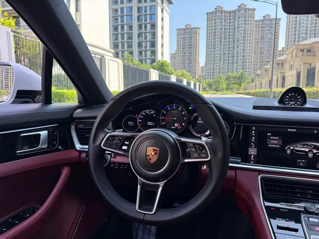 Porsche Panamera 2018 — фото 13