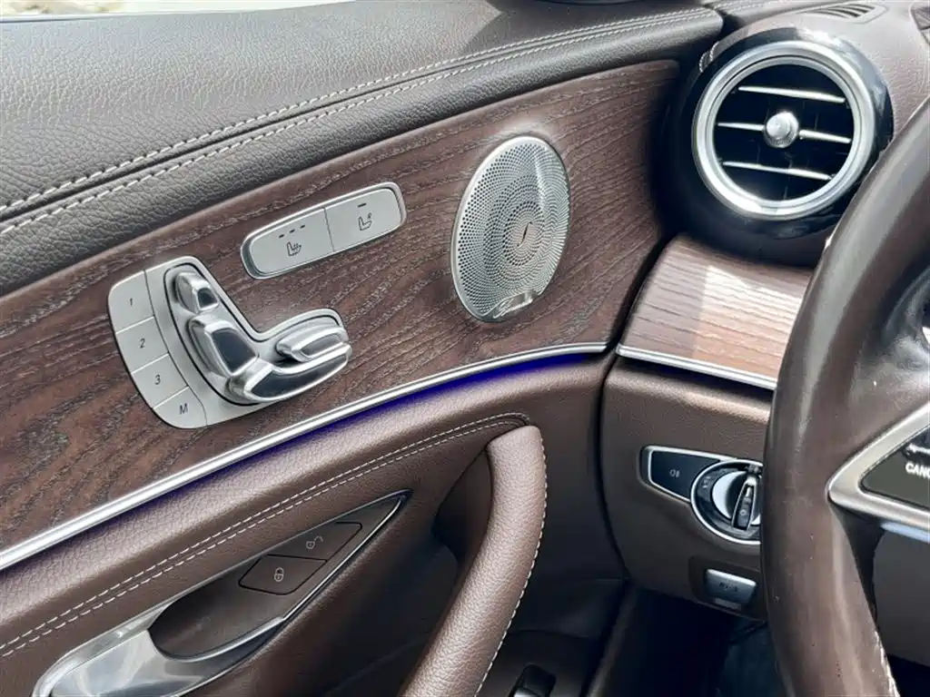 Mercedes-Benz E-Class 2021 — фото 15