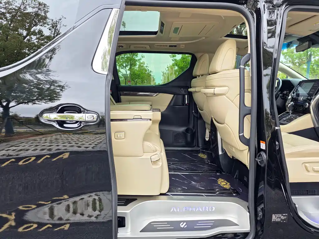 Toyota Alphard 2023 — фото 15