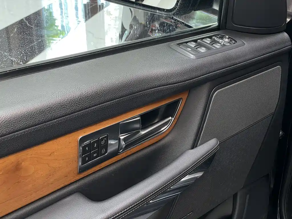 Land Rover Sport 2012 — фото 19