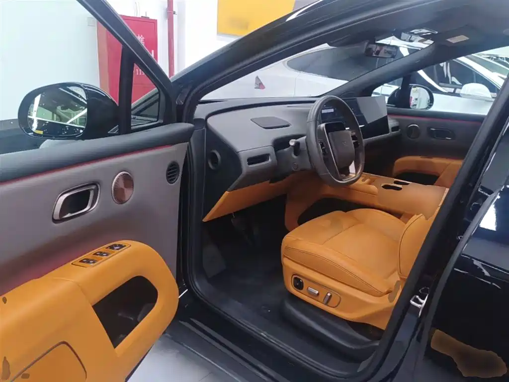 Li Auto i8 2025 — фото 16