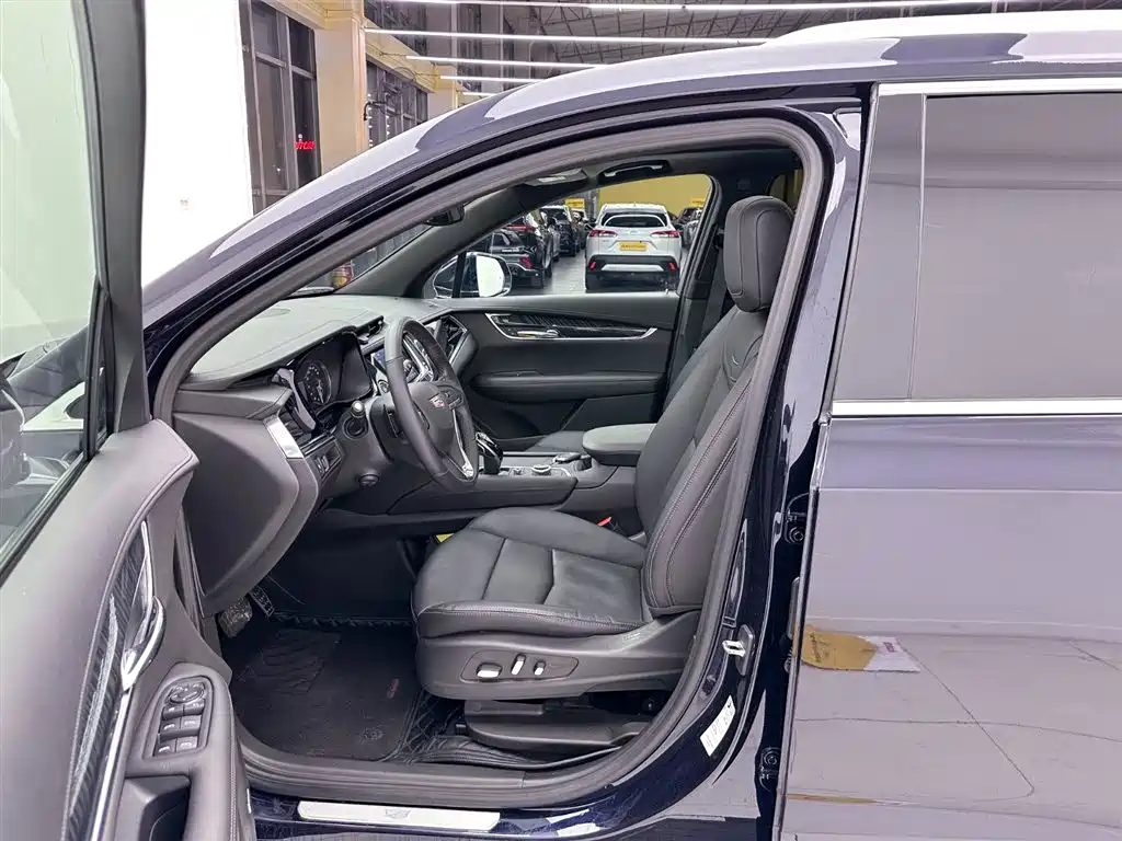Cadillac XT6 2021 — фото 19