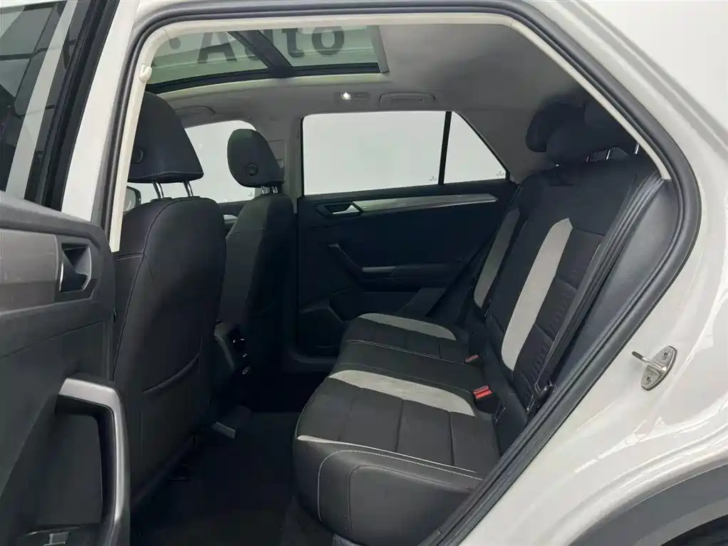 Volkswagen T-Roc 2022 — фото 11