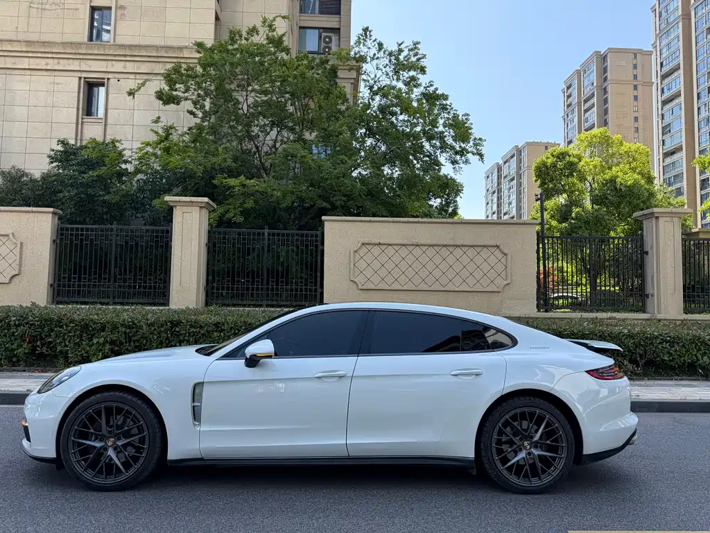 Porsche Panamera 2018 — фото 8