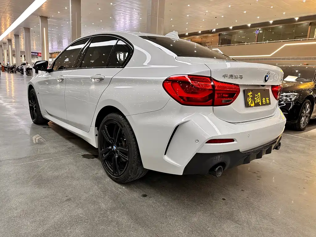 BMW 1 Series 2022 — фото 13