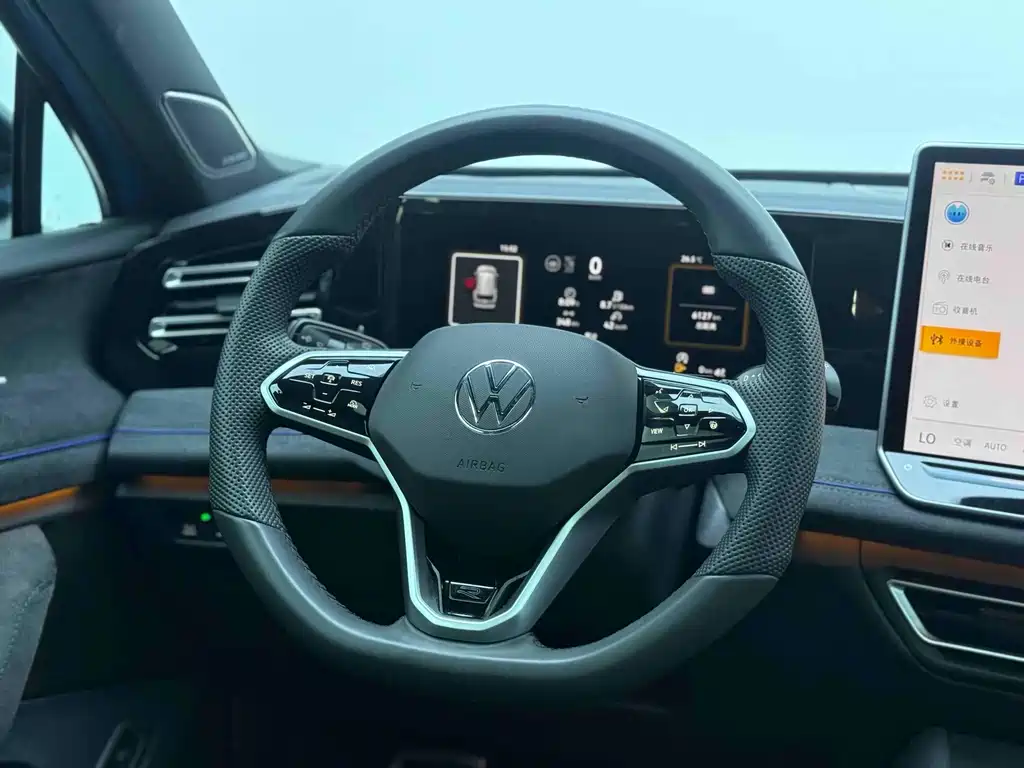 Volkswagen Tiguan L 2024 — фото 13