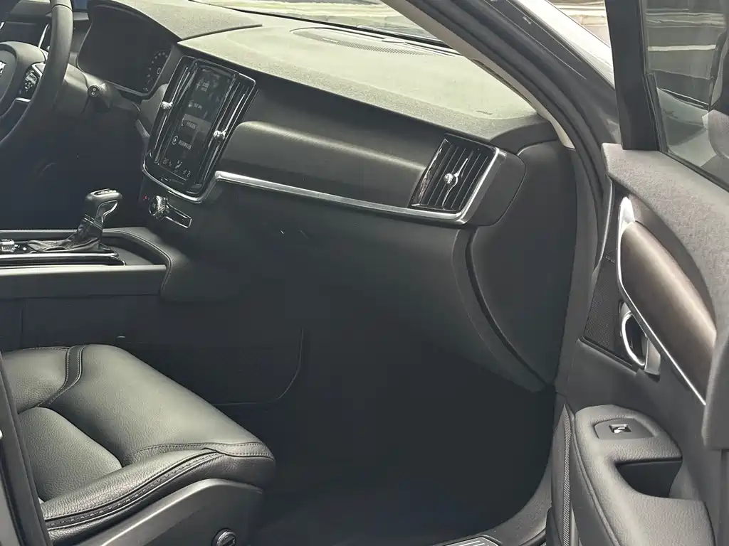 Volvo V90 2019 — фото 16