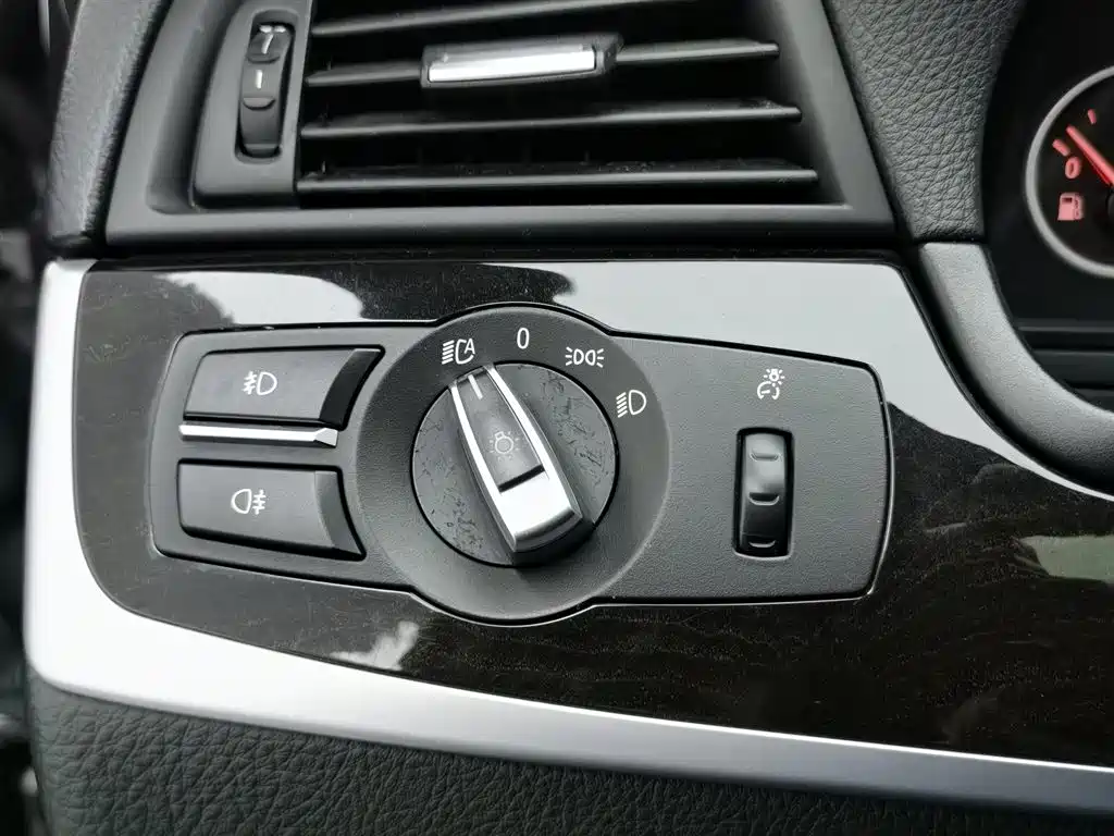 BMW 5 Series 2012 — фото 21