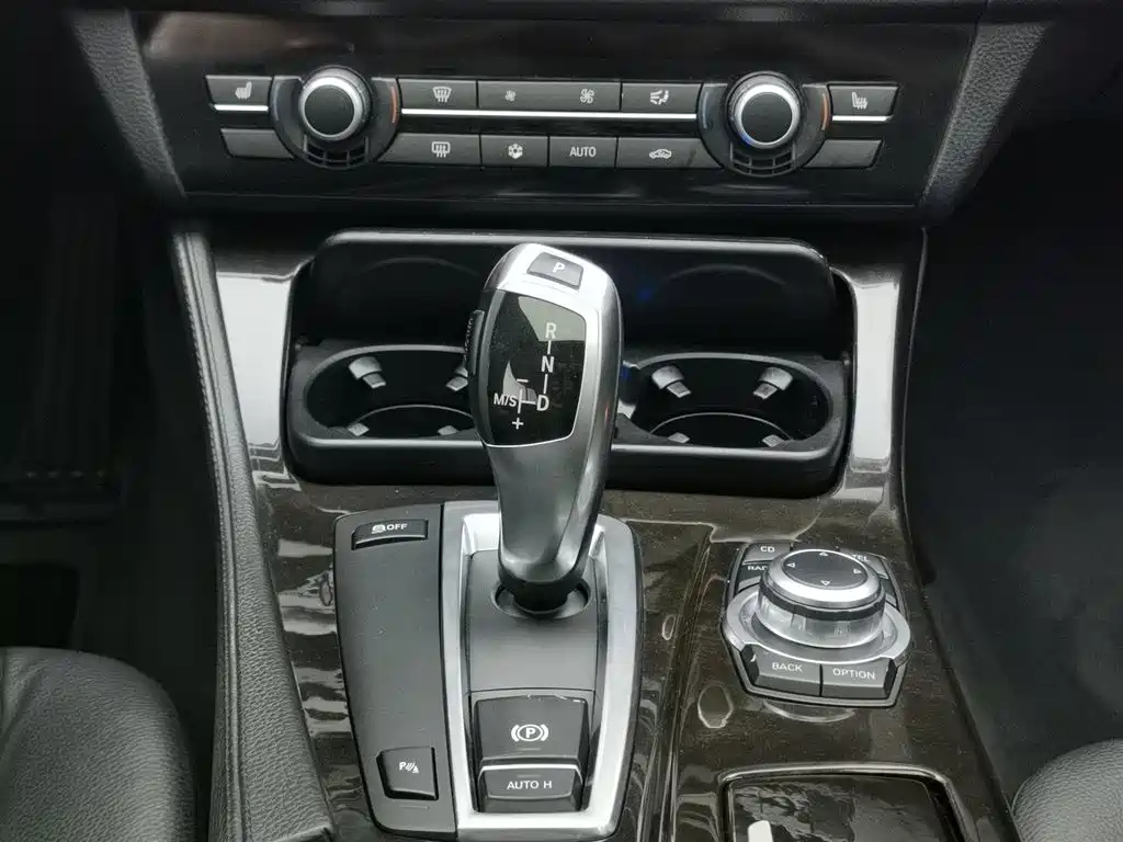 BMW 5 Series 2012 — фото 13