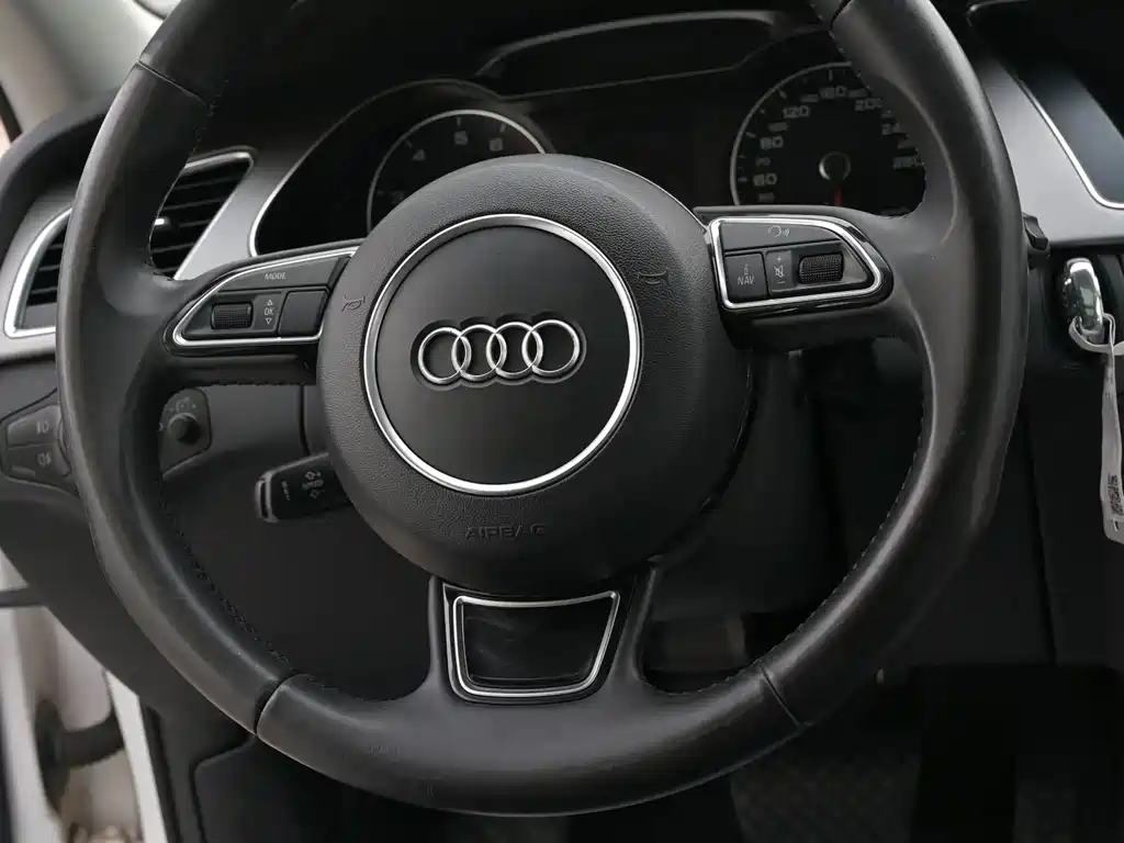Audi A4 2015 — фото 11