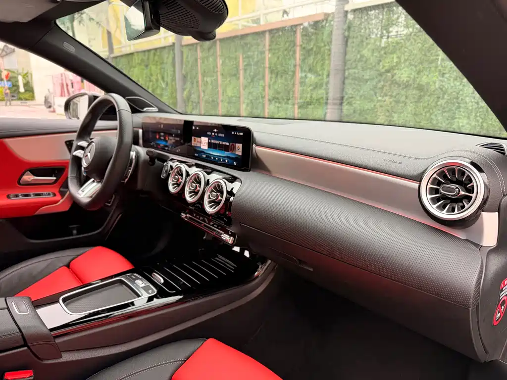 Mercedes-Benz CLA AMG 2024 — фото 11