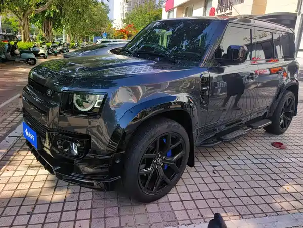 Land Rover Defender 2025