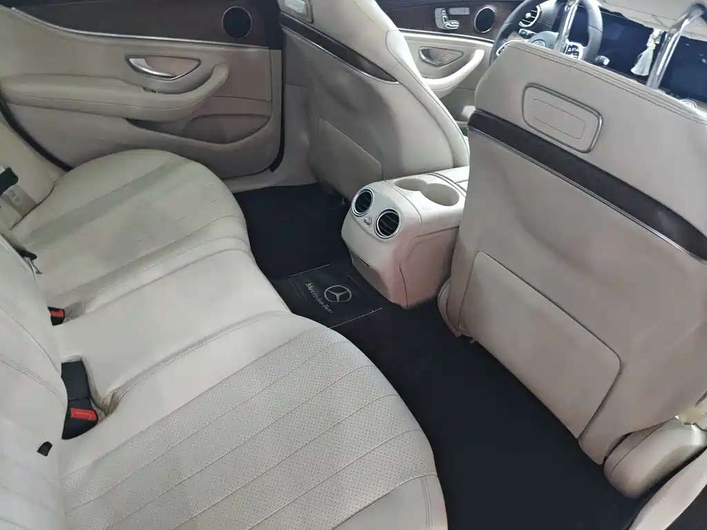 Mercedes-Benz E-Class 2019 — фото 14