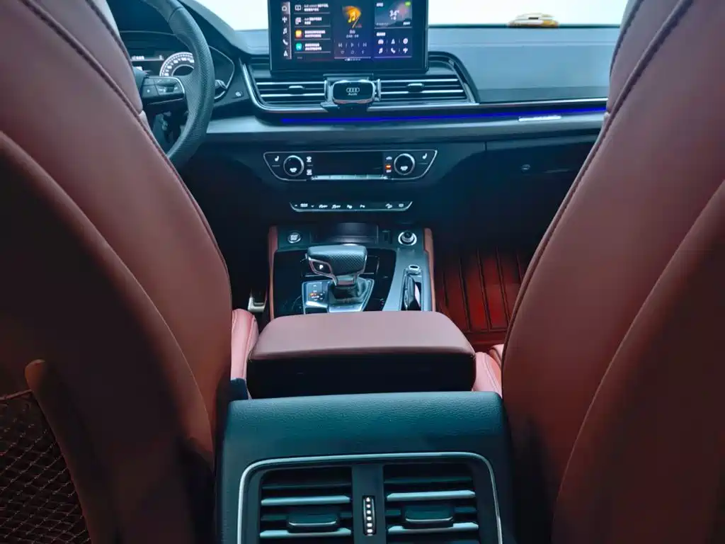 Audi Q5L 2025 — фото 12