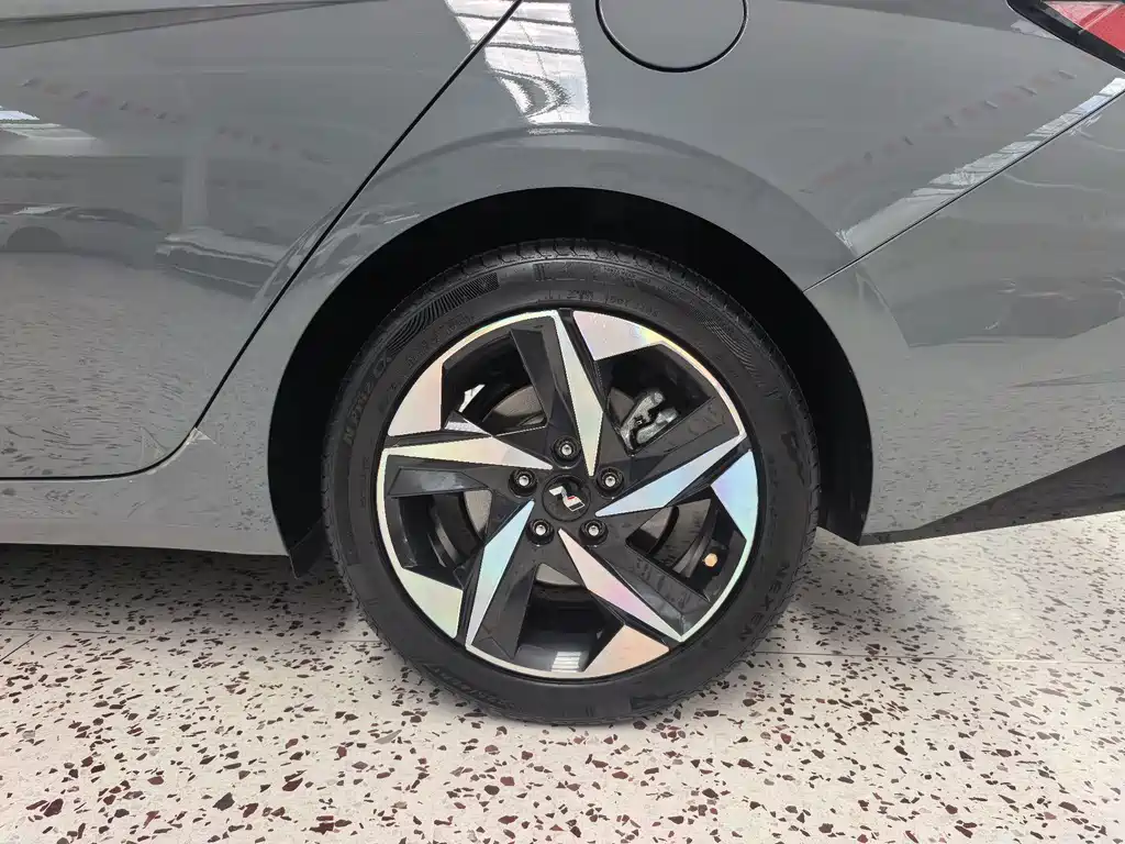 Hyundai Elantra 2023 — фото 24