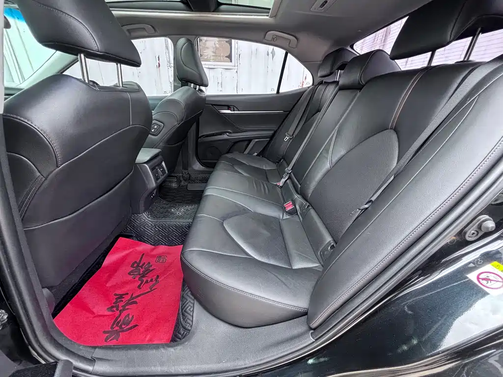Toyota Camry 2019 — фото 15