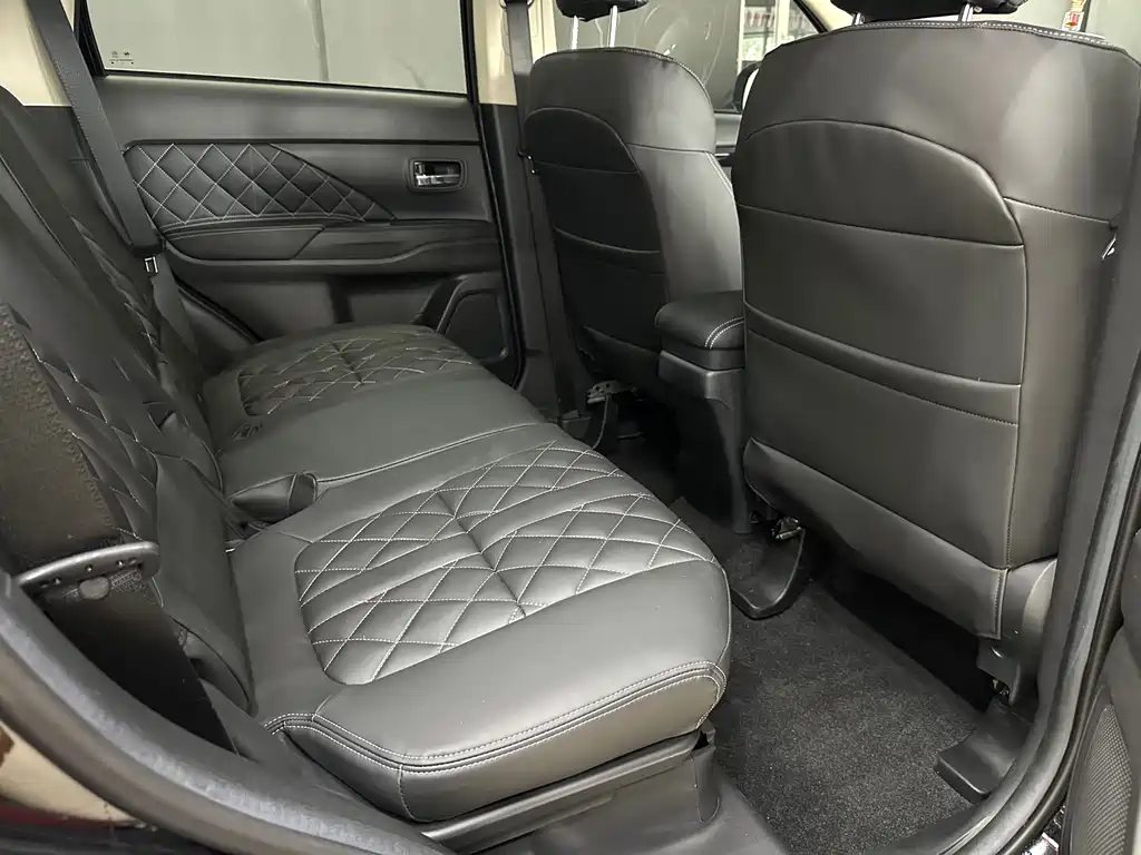Mitsubishi Outlander 2022 — фото 10