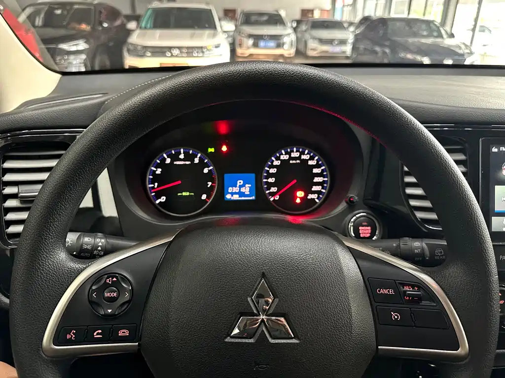 Mitsubishi Outlander 2022 — фото 15
