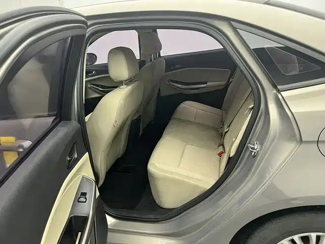 Ford Escort 2015 — фото 14
