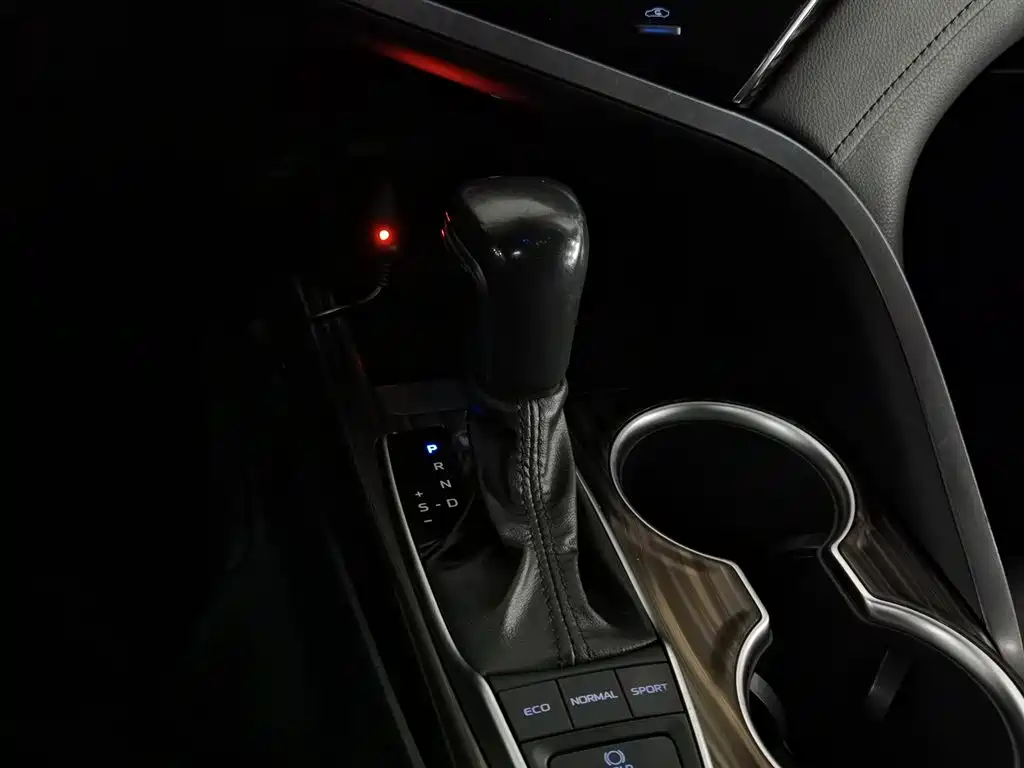 Toyota Camry 2020 — фото 13