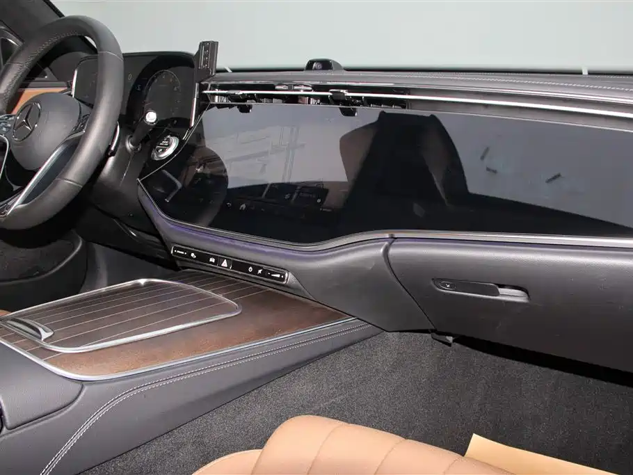 Mercedes-Benz E-Class 2025 — фото 18