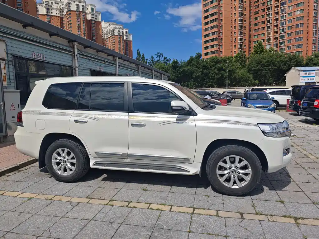 Toyota Land Cruiser 2019 — фото 4