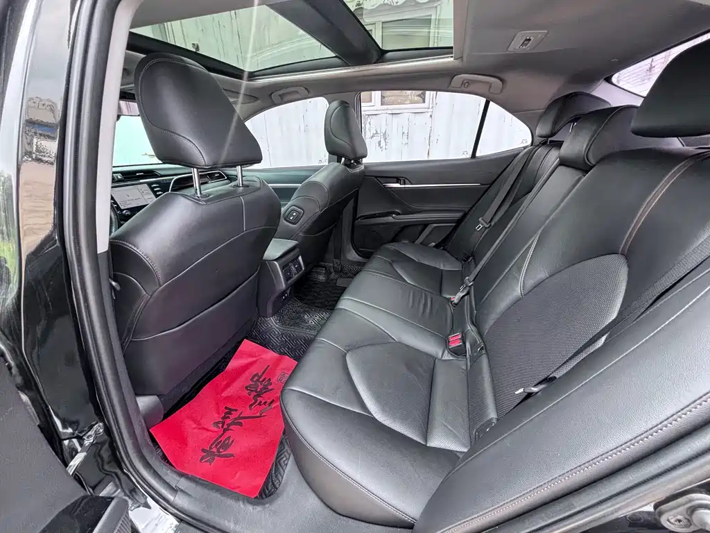 Toyota Camry 2019 — фото 11