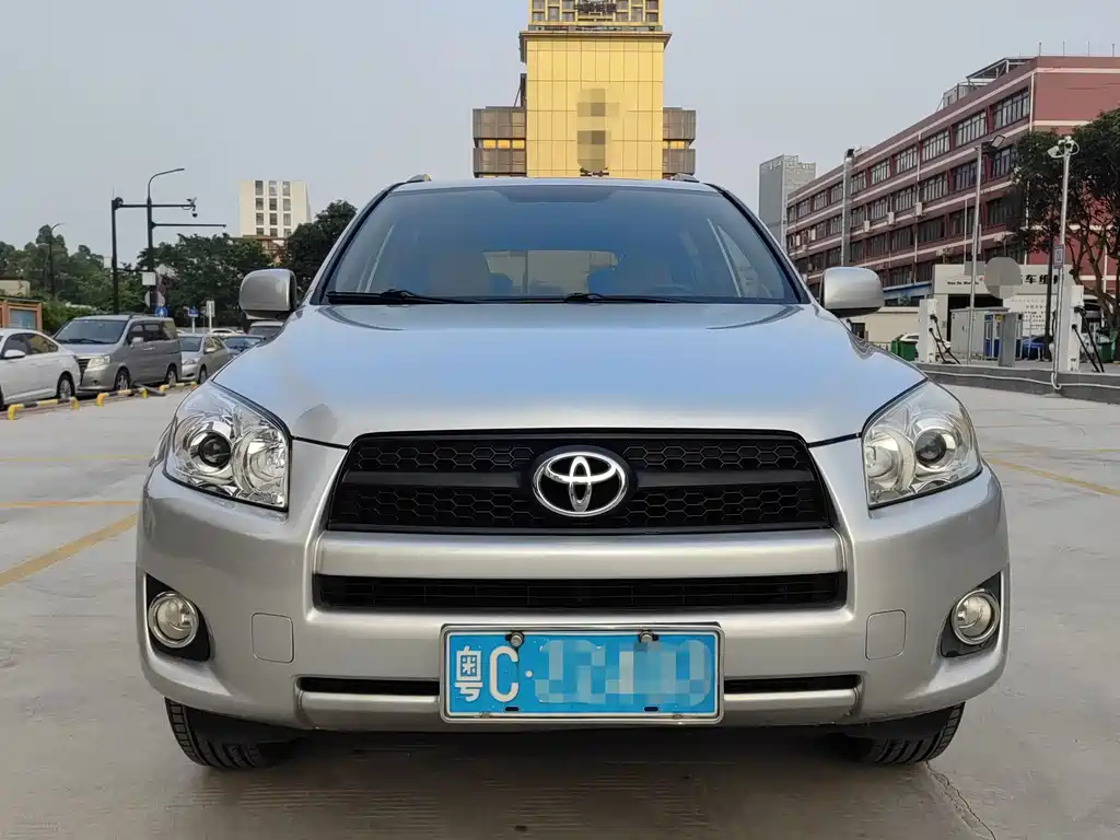 Toyota RAV4 2012 — фото 3