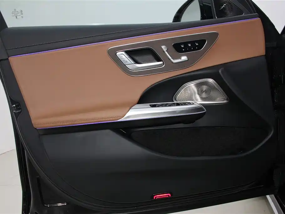 Mercedes-Benz E-Class 2025 — фото 10