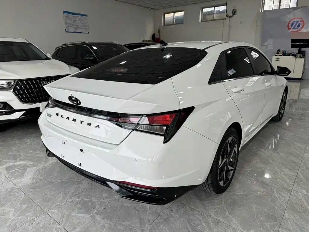 Hyundai Elantra 2023