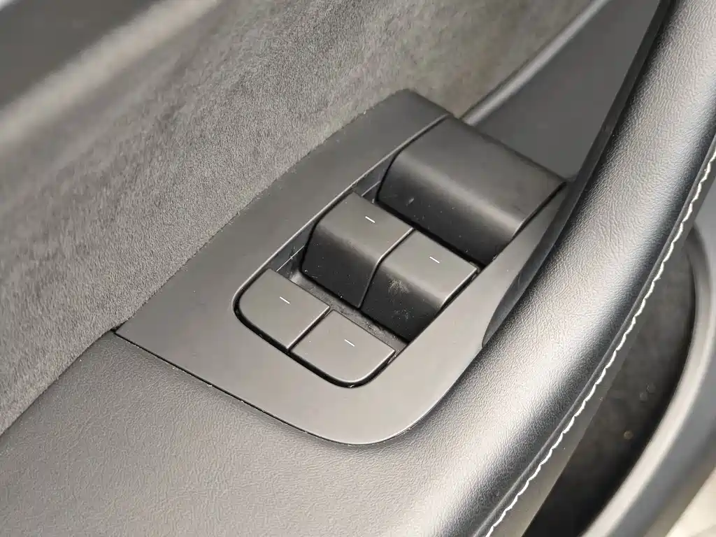 Tesla Model Y 2023 — фото 10