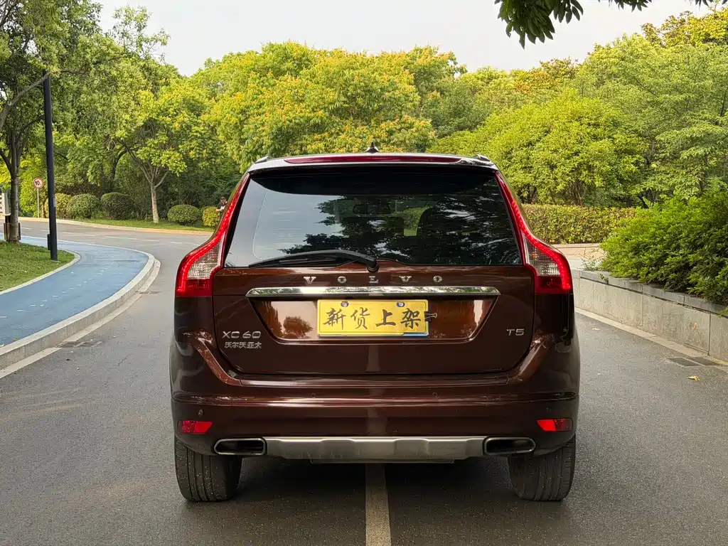 Volvo XC60 2017 — фото 11