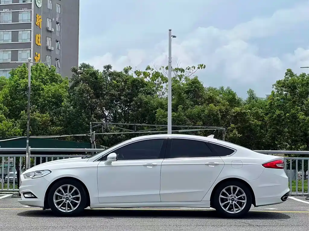 Ford Mondeo 2017 — фото 19