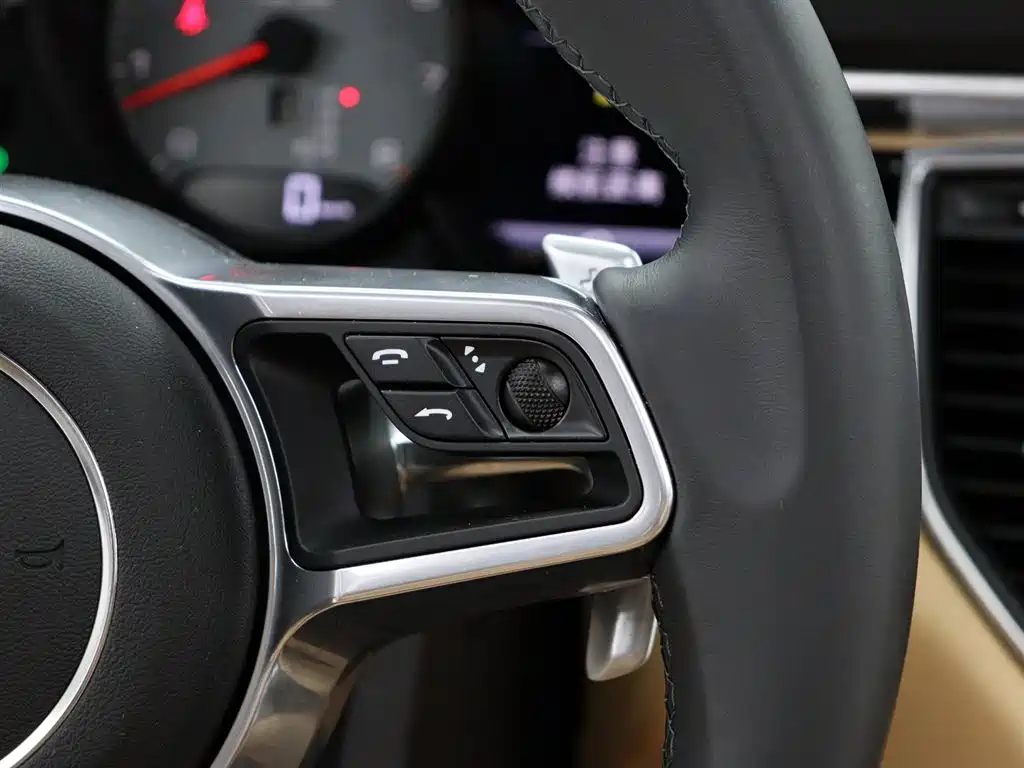 Porsche Macan 2018 — фото 16